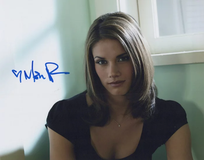 Missy Peregrym autograph