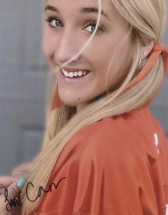 Liv Carr autograph
