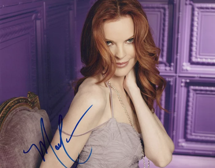 Marcia Cross autograph