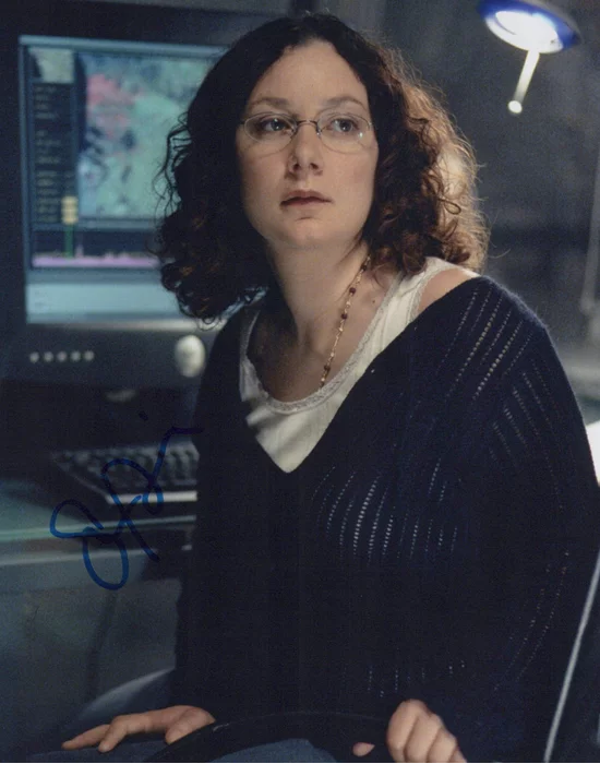 Sara Gilbert autograph