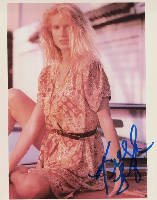 Kelly Lynch autograph