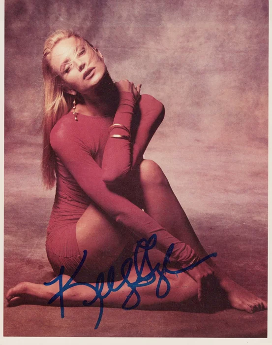 Kelly Lynch autograph