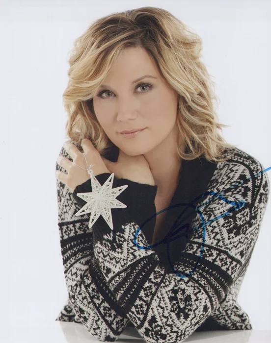 Jennifer Nettles autograph