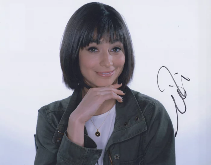 Melissa Villasenor autograph