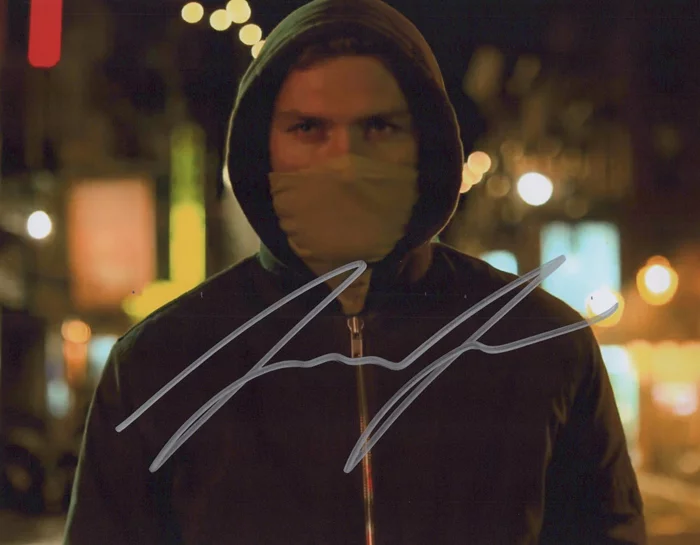 Finn Jones autograph