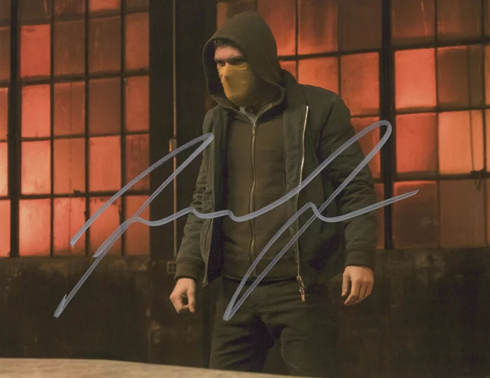 Finn Jones autograph