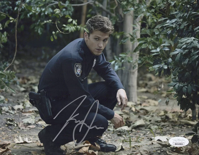 Keegan Allen autograph