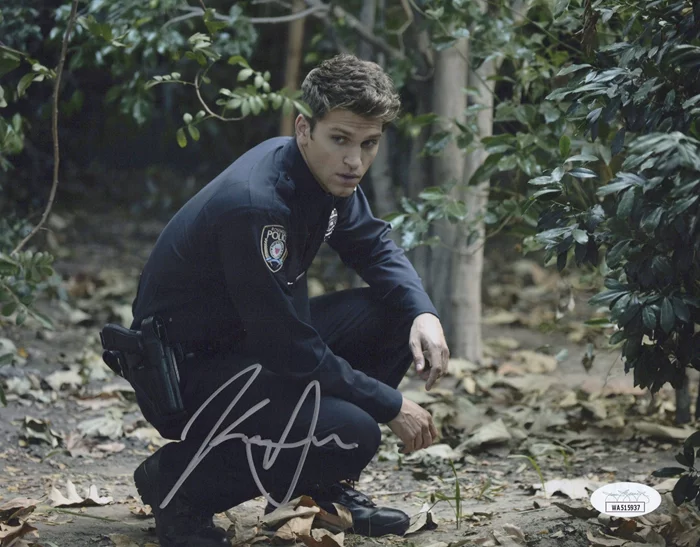 Keegan Allen autograph