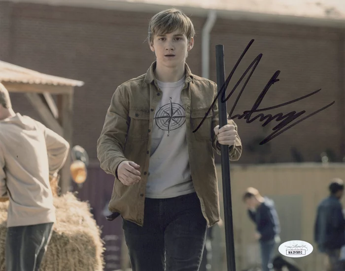 Matt Lintz autograph
