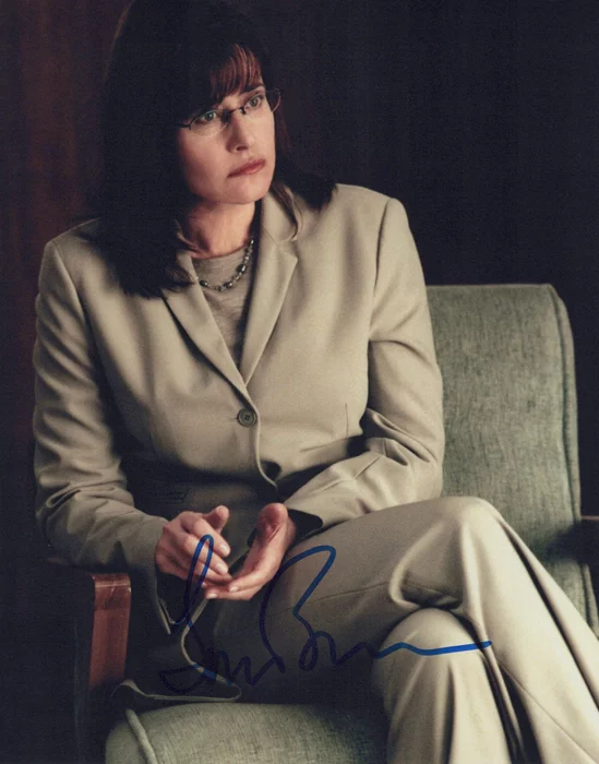 Lorraine Bracco autograph