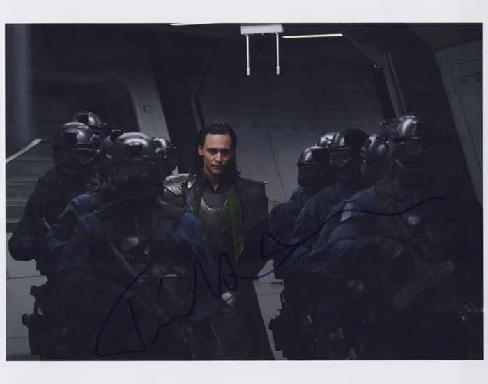 Tom Hiddleston autograph