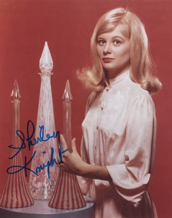 Shirley Knight autograph
