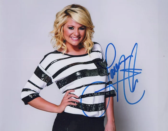 Lauren Alaina autograph