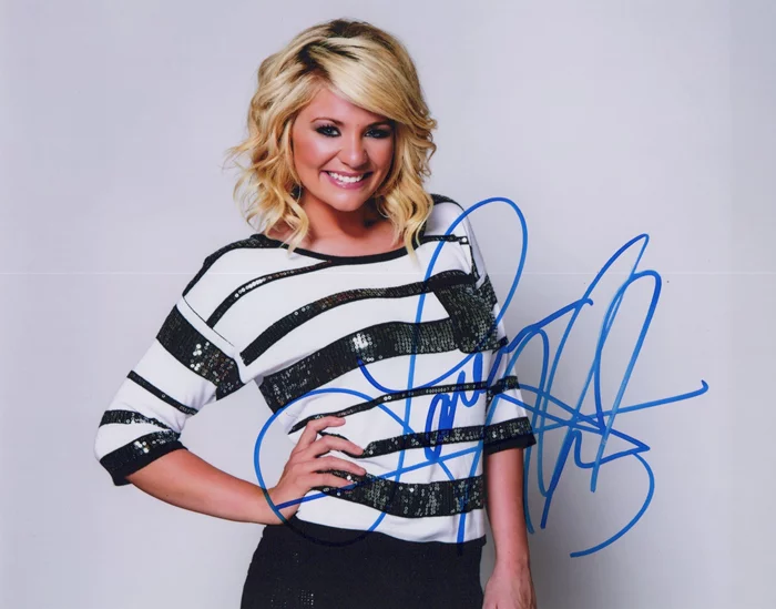 Lauren Alaina autograph