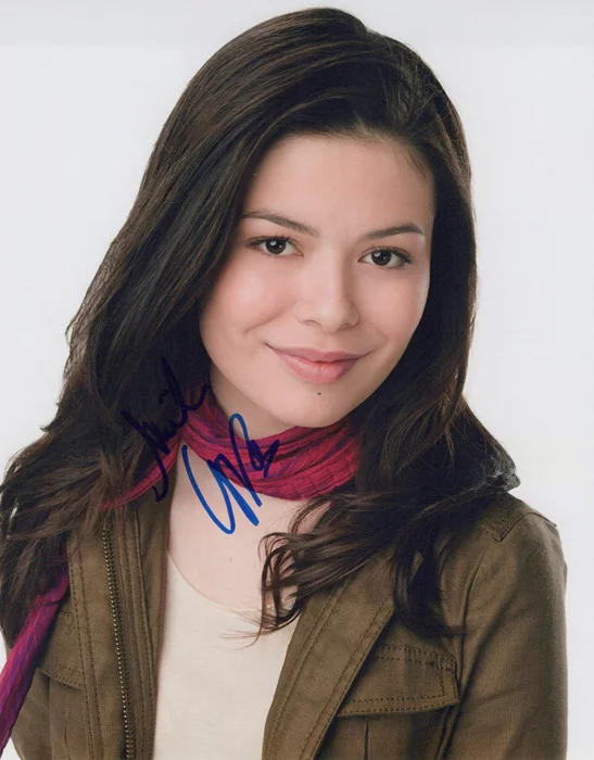 Miranda Cosgrove autograph