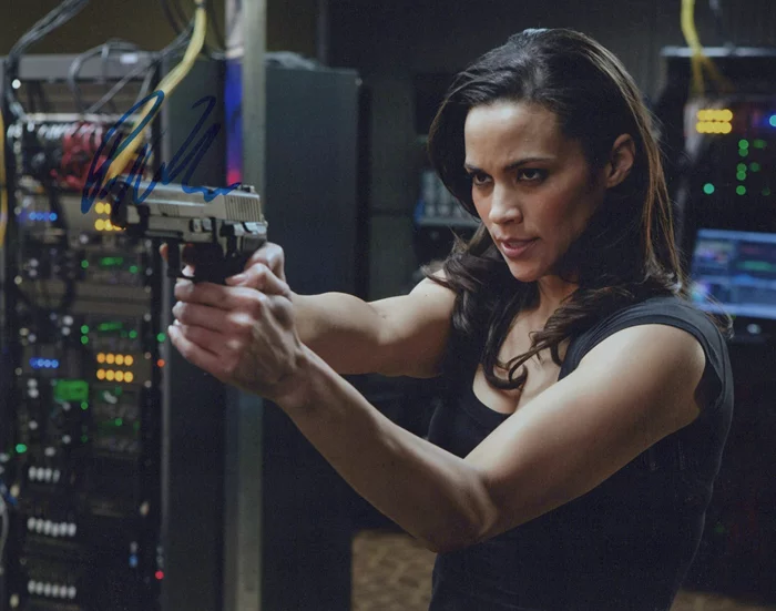 Paula Patton autograph