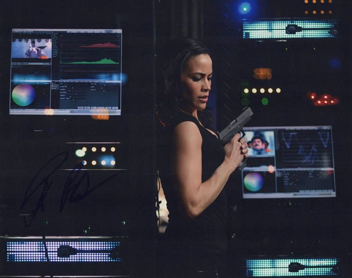 Paula Patton autograph