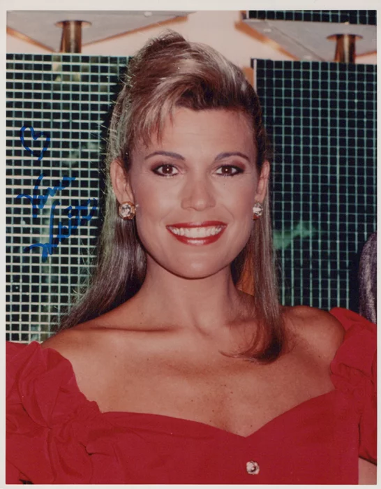 Vanna White autograph