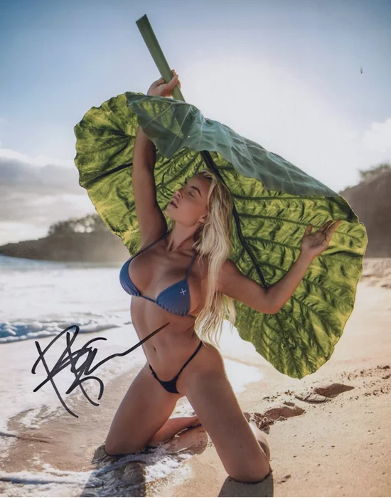 Holly Barker autograph