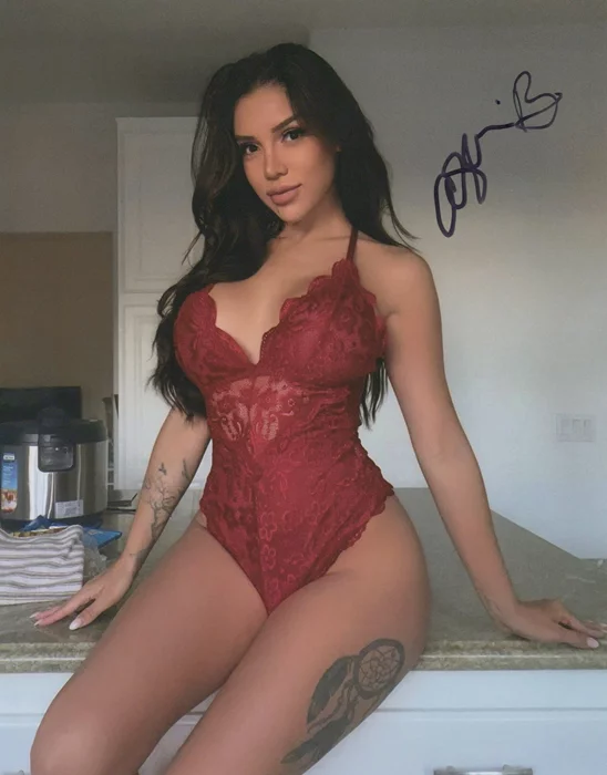Alyshia Barragan autograph