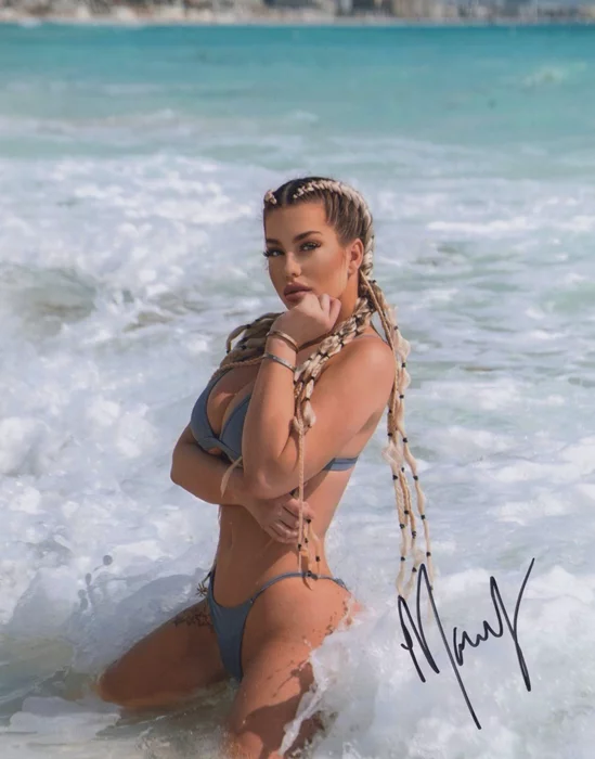 Mandy Evonne autograph