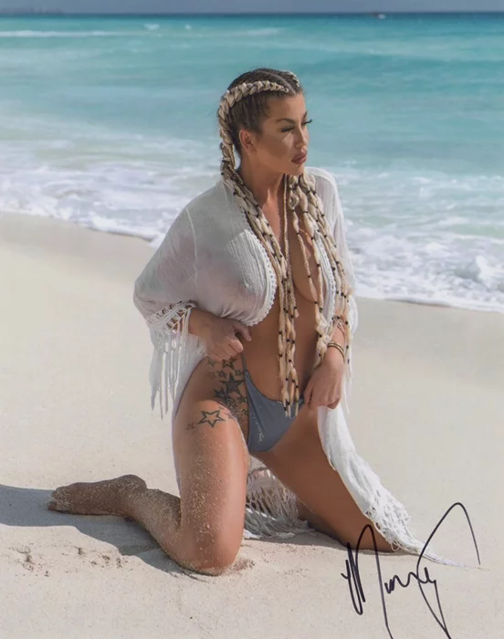 Mandy Evonne autograph