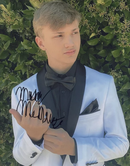 Mason McNulty autograph