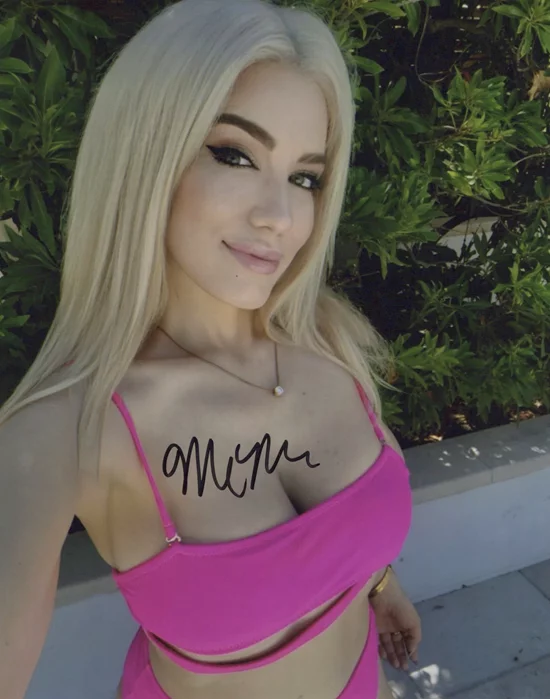 Melissa Paradise autograph