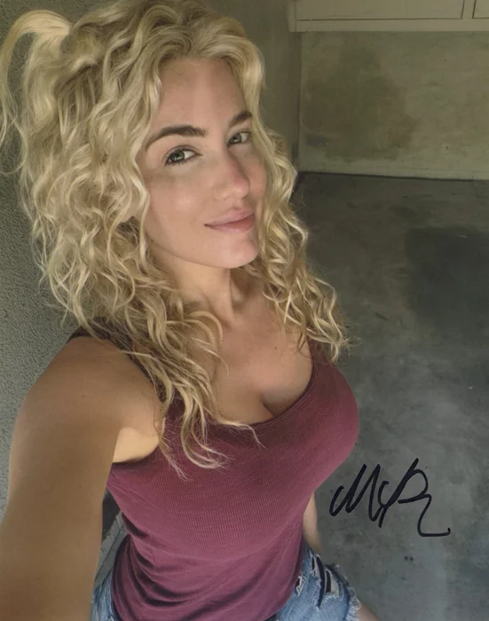 Melissa Paradise autograph