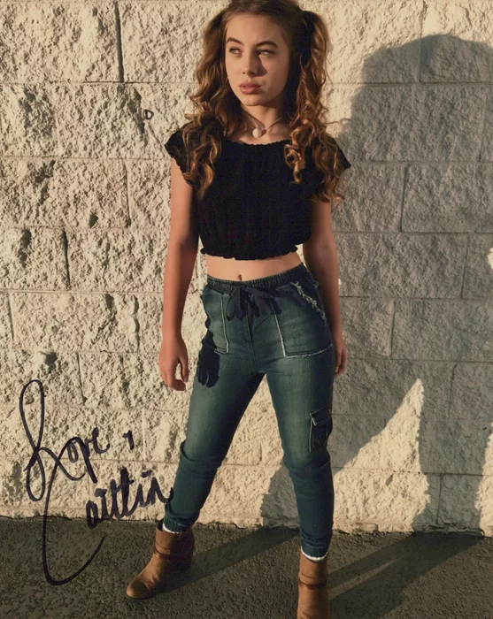 Caitlin Carmichael autograph