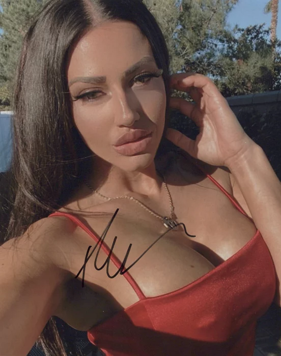 Rachel Elizabeth autograph