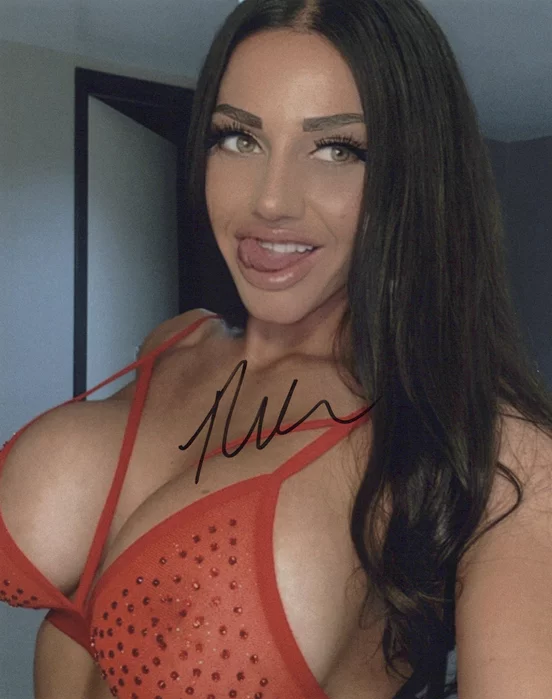 Rachel Elizabeth autograph