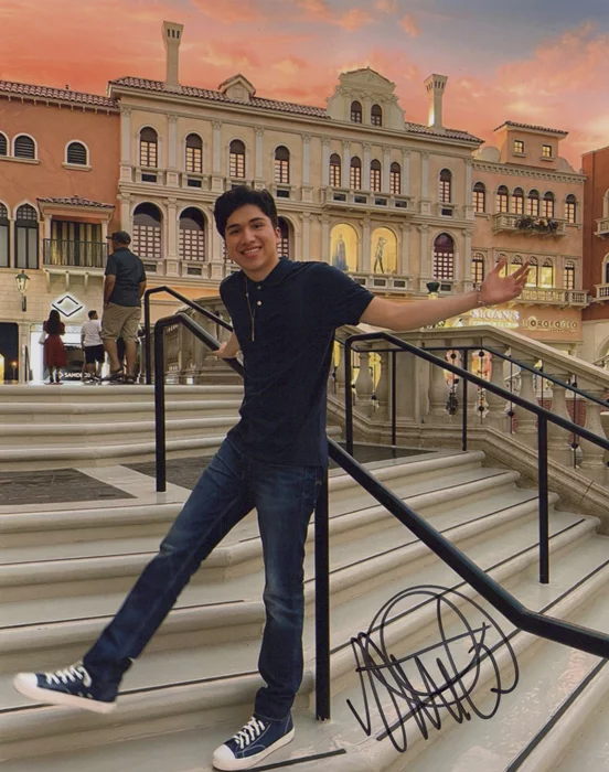 Anthony Gonzalez autograph