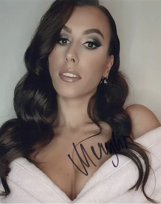 Merylin Nau autograph