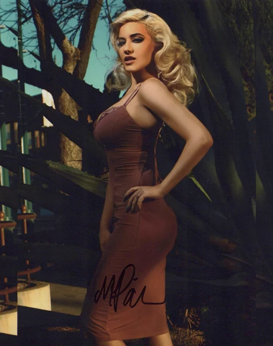 Melissa Paradise autograph
