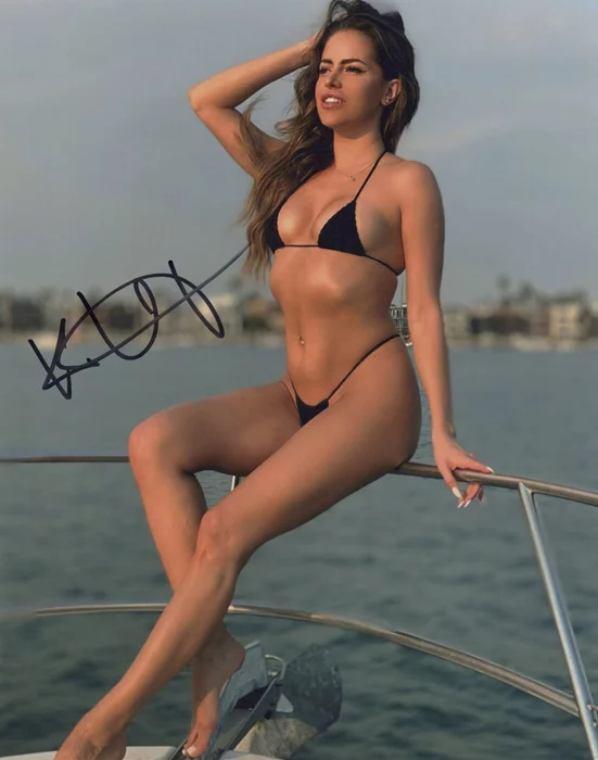 Kristina Urribarres autograph