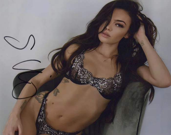 Stephanie Vino autograph