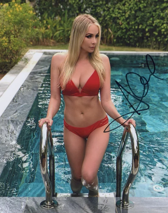 Alexandra Kyle autograph