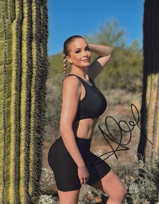 Alexandra Kyle autograph