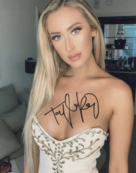 Taylor Ray autograph