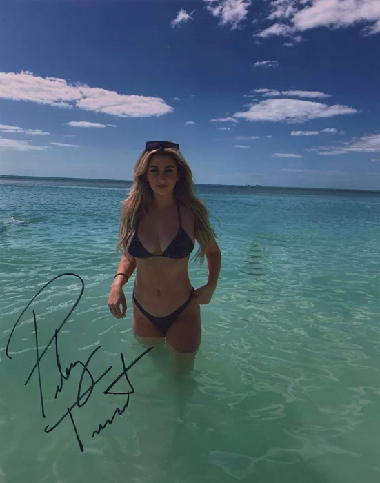 Presley Tennant autograph