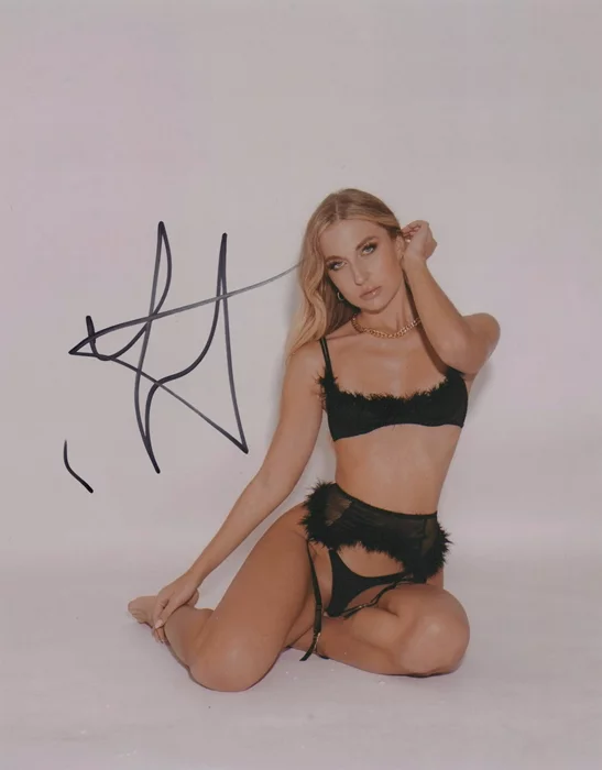 Natalia Anderson autograph