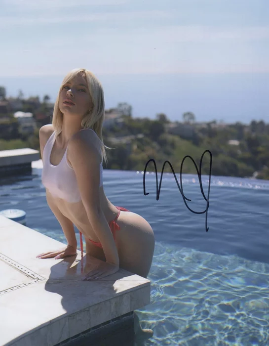 Miriam McCoole autograph