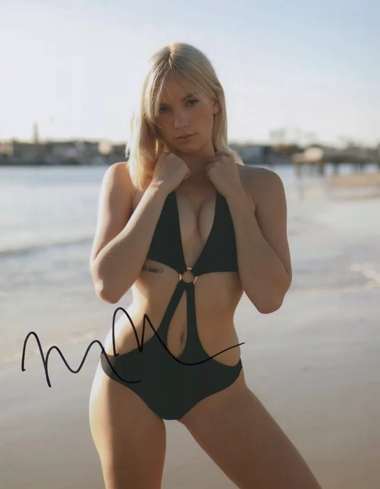 Miriam McCoole autograph