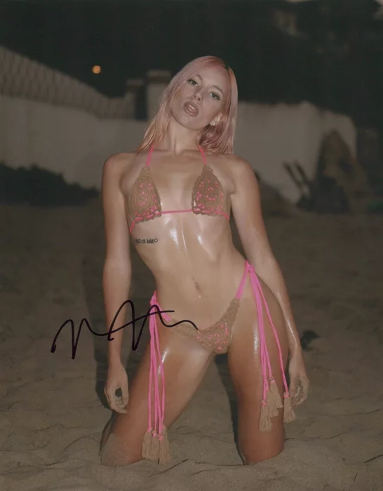 Miriam McCoole autograph