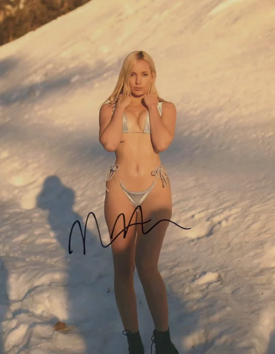 Miriam McCoole autograph