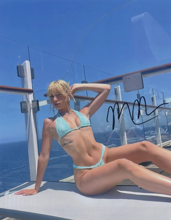 Miriam McCoole autograph