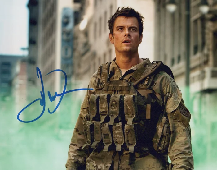Josh Duhamel autograph