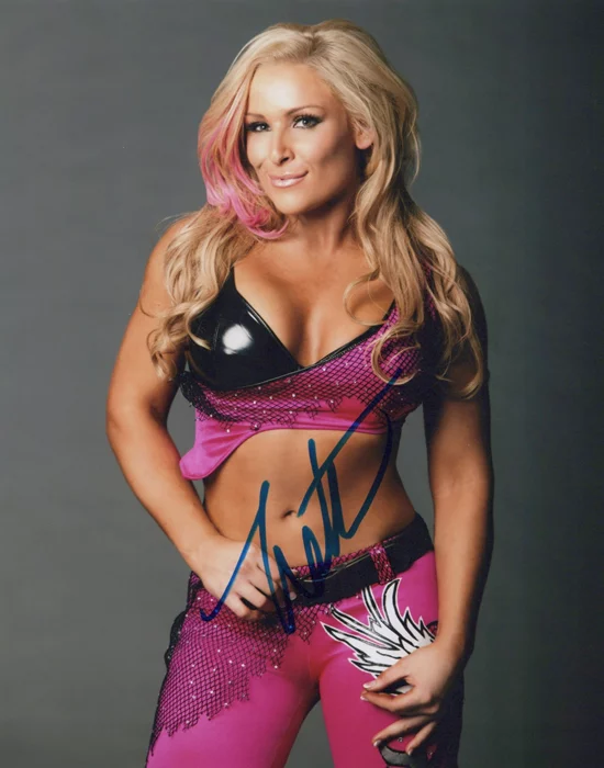 Natalya Neidhart autograph