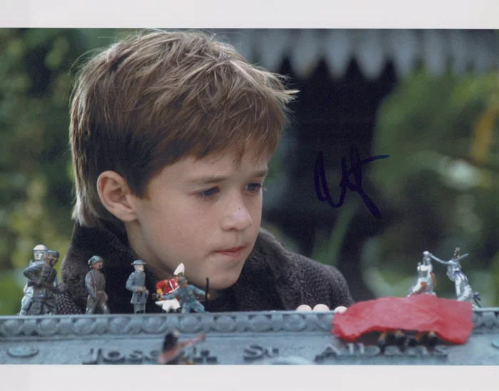 Haley Joel Osment autograph